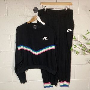 Nike Women’s Sweatsuit Set | Cropped Shirt | Lightweight Material | Size XL